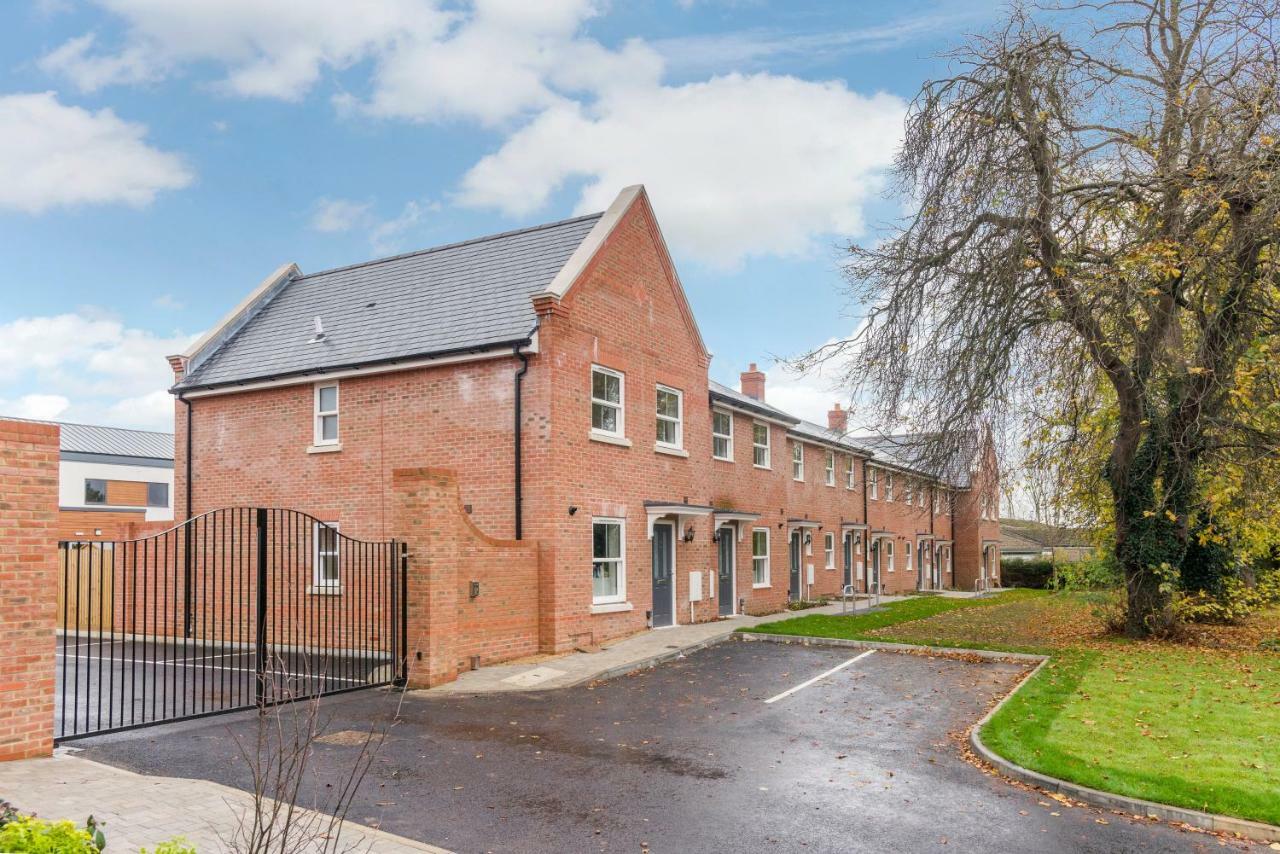 7-11 Kings Park Villa Bicester Exterior photo