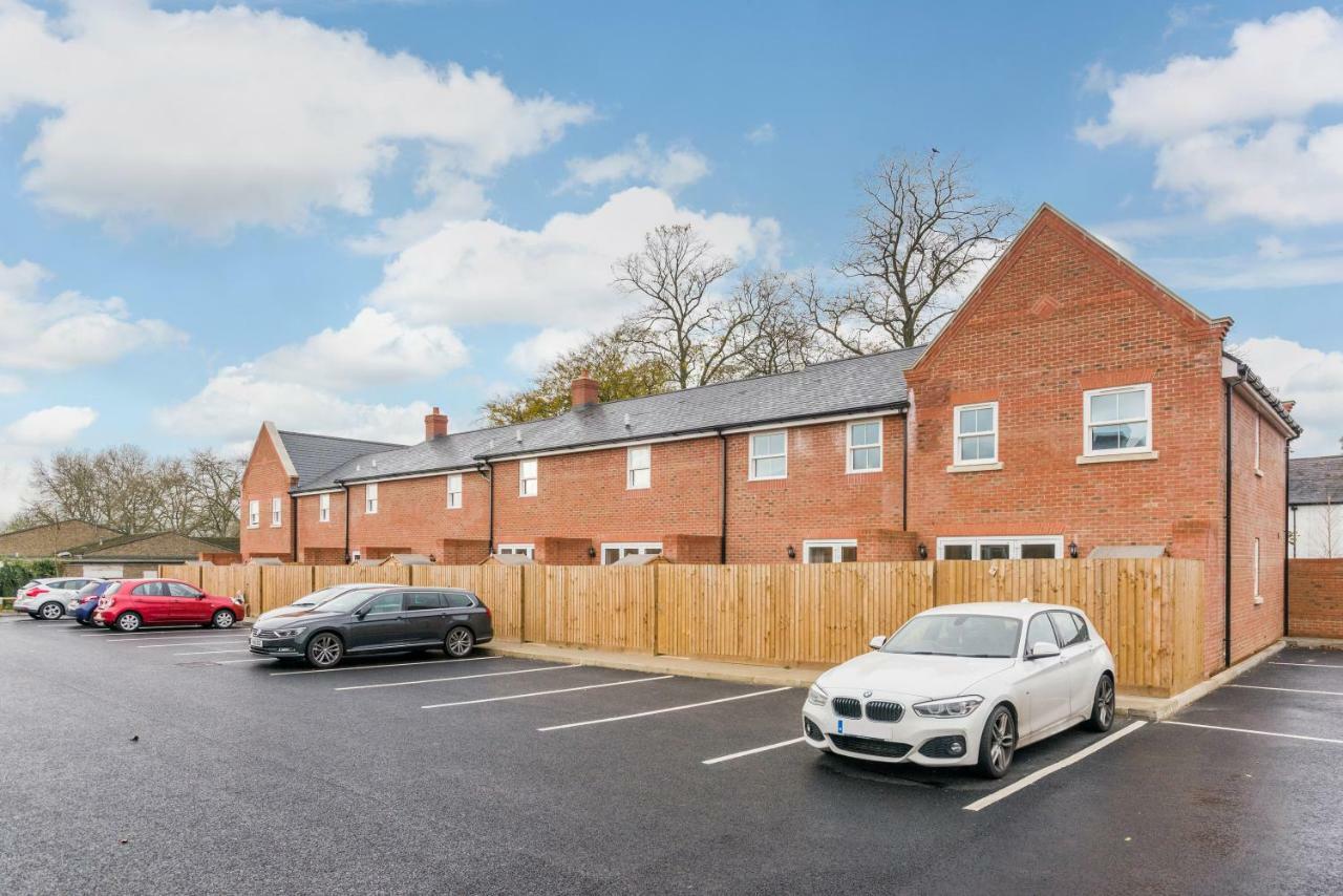 7-11 Kings Park Villa Bicester Exterior photo
